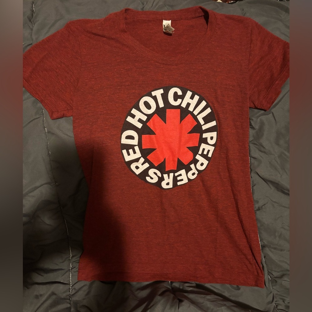 Ladies medium red hot chilli peppers tshirt
